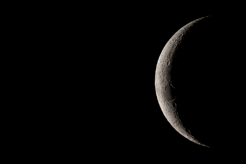 月亮的圖像:娥眉月上升圖片素材