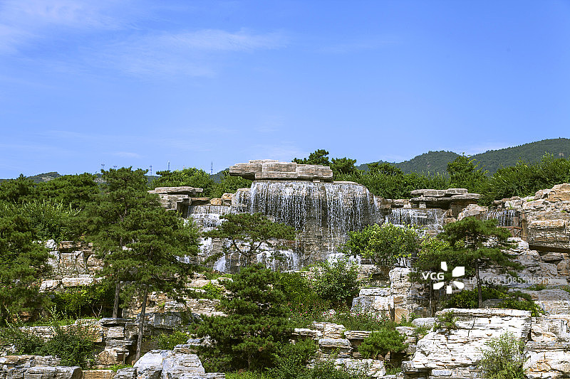 中国古典园林中的瀑布图片素材