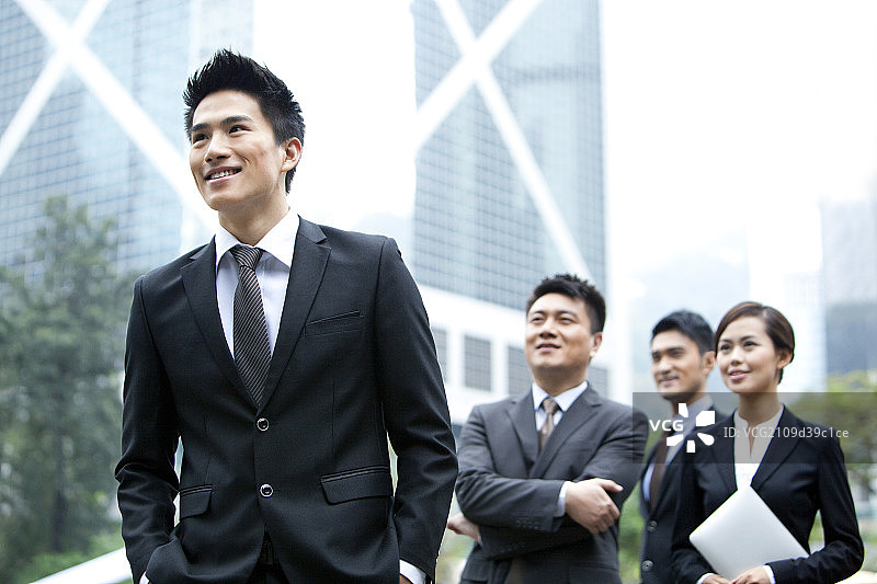 开心的商务男士和他的团队在香港图片素材