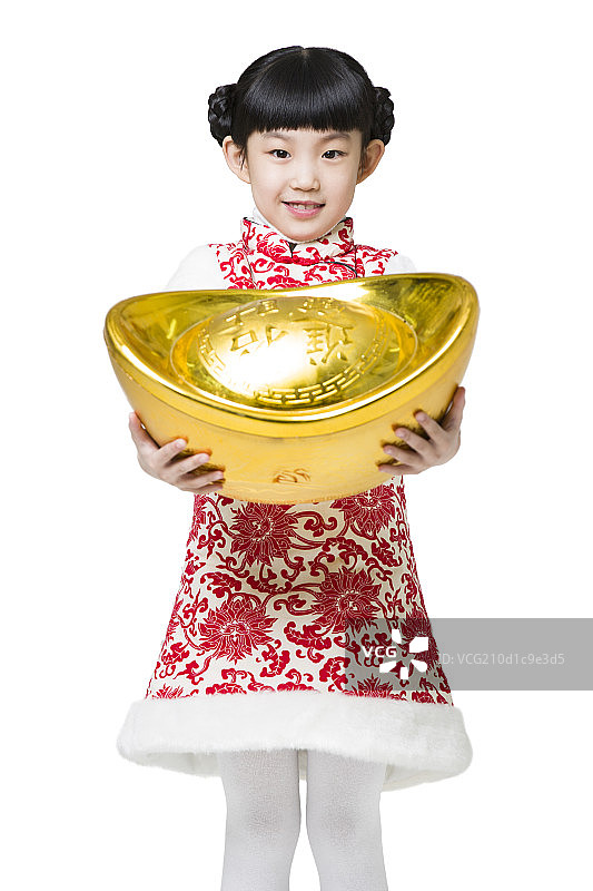 快乐的小女孩抱着一个金元宝图片素材