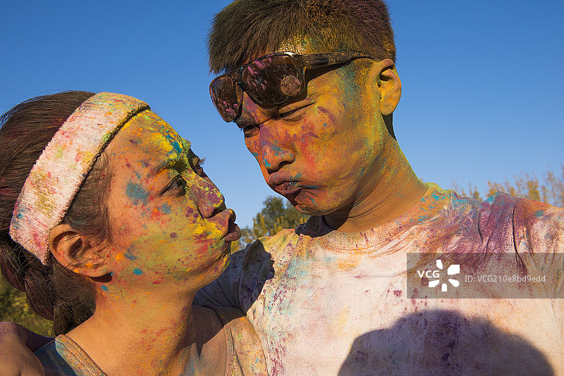 Couple at The Color Run图片素材