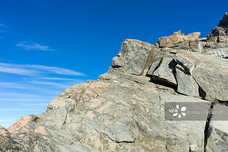 新西兰。自然景观的石头岩石与清澈的蓝天图片素材