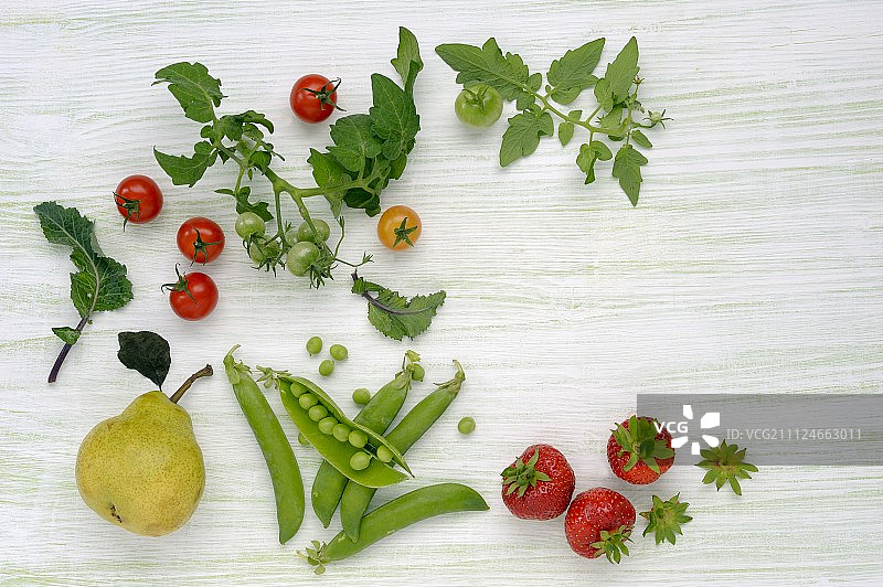 白色背景上的各种蔬菜和水果图片素材