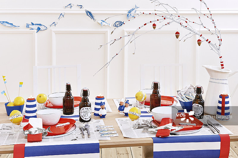 红色，白色和蓝色的海洋主题桌子图片素材