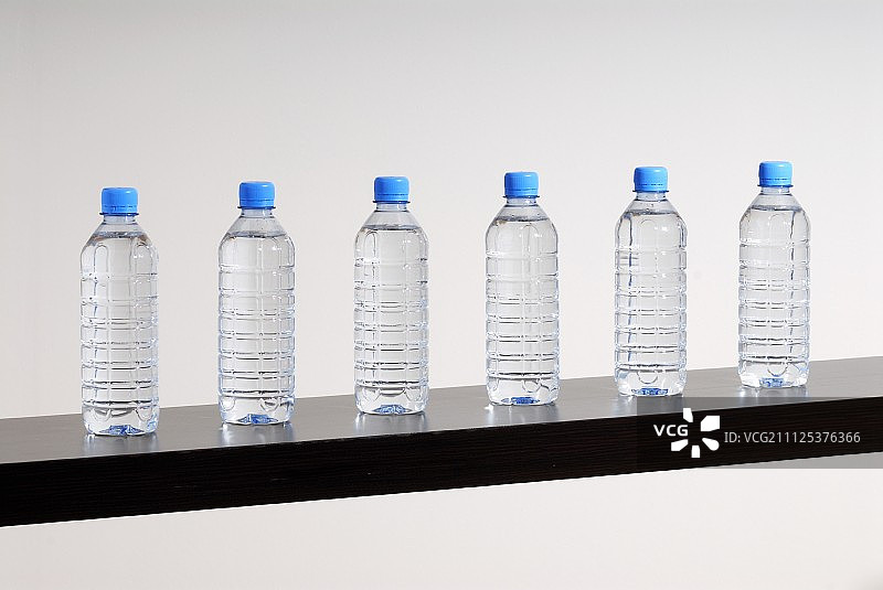 塑料瓶装水图片素材