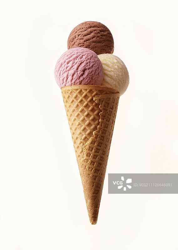 三勺冰淇淋蛋卷图片素材