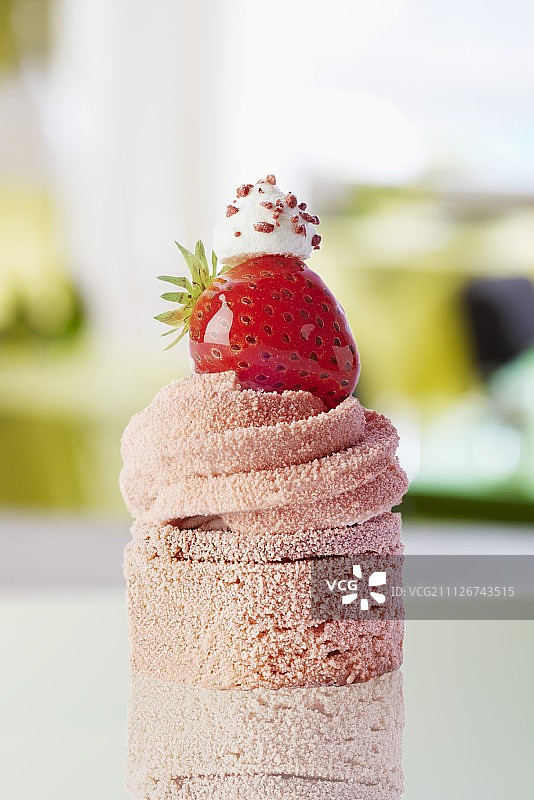 草莓奶油甜点图片素材