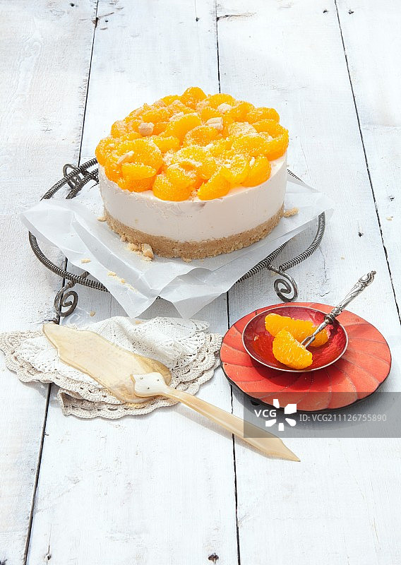 橘子和金巴利夹心蛋糕图片素材