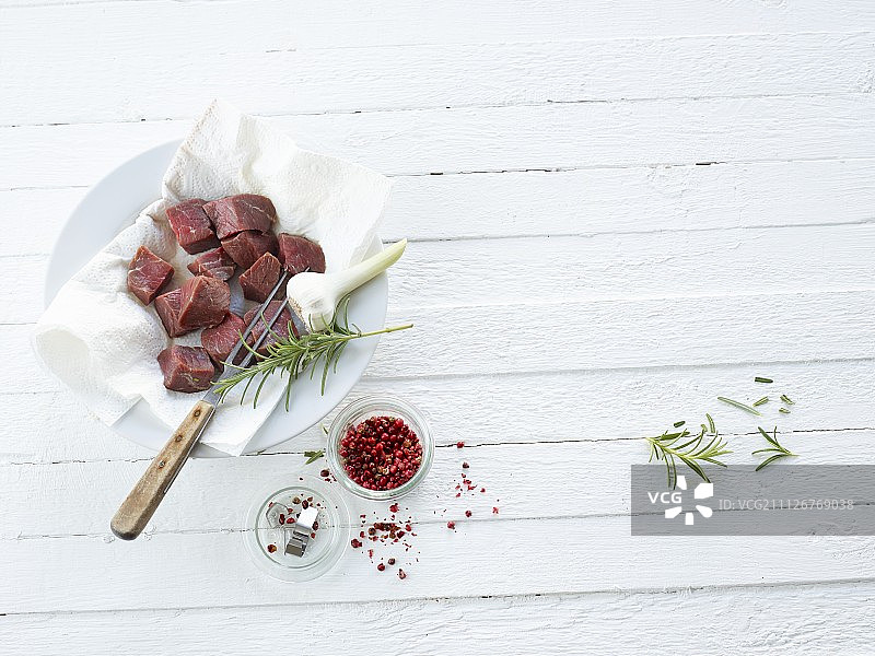 牛肉，大蒜，迷迭香和胡椒图片素材