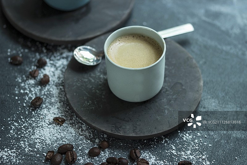 一杯加奶油的浓缩咖啡图片素材