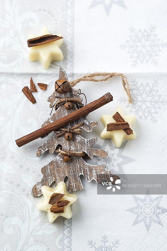 白巧克力蛋白肉桂棒(圣诞节)图片素材