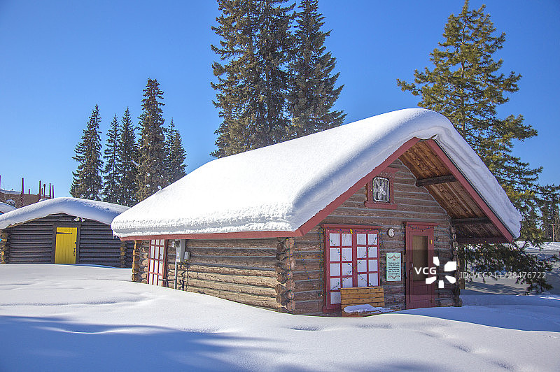 雪景,雪,树,小木屋图片素材