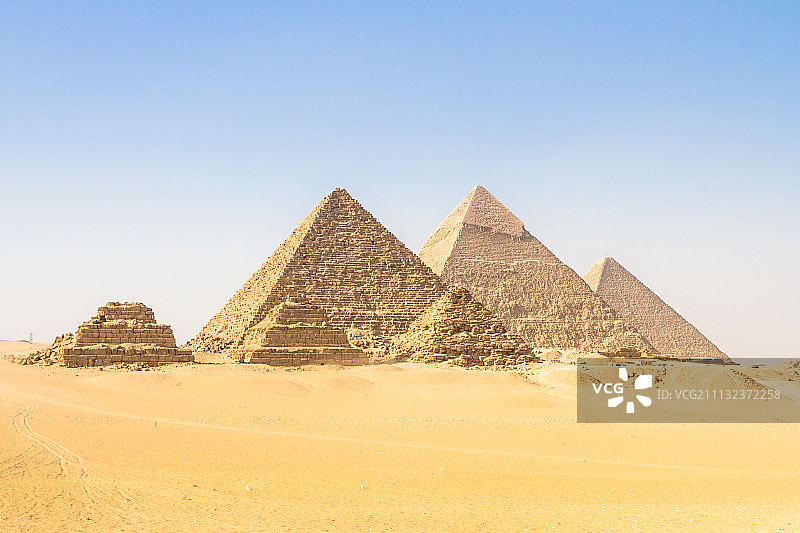 埃及开罗吉萨谷的大金字塔图片素材