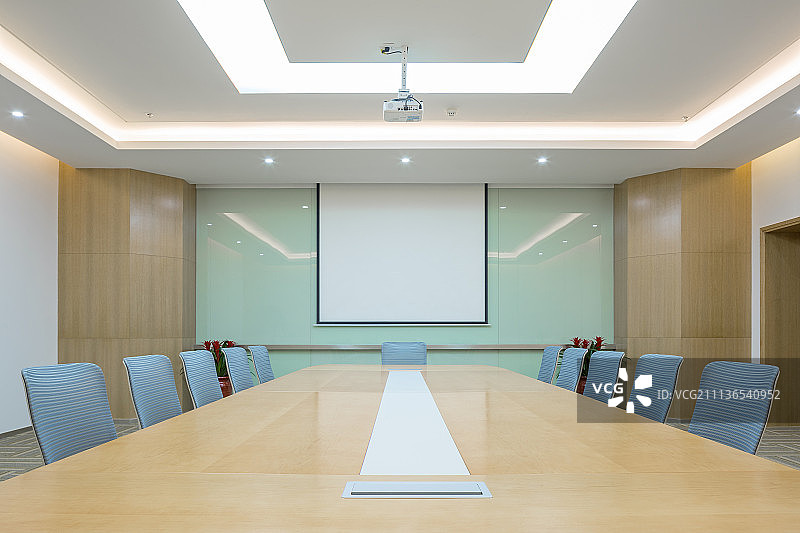 现代办公楼的会议室图片素材