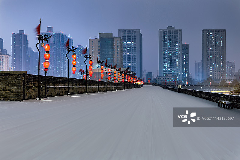 西安城墙城楼雪景夜景图片素材