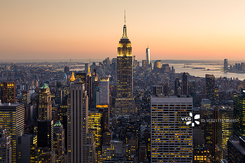 纽约市曼哈顿市中心天际线。图片素材