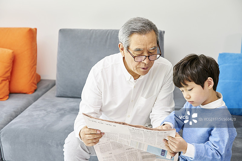 婴儿护理,爷爷,孙子,韩国人图片素材