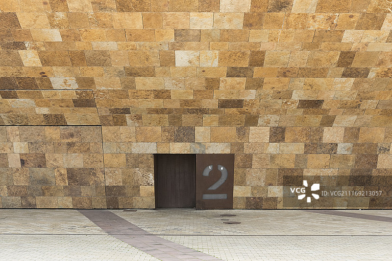 西班牙莱莱达的一座现代建筑的外墙图片素材