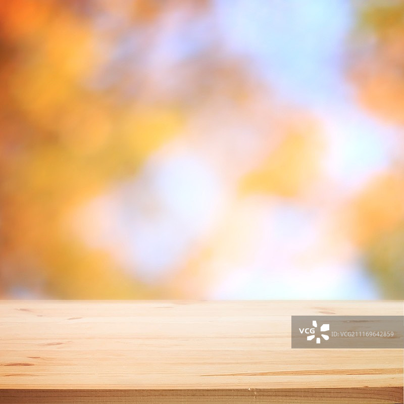 秋季模糊的背景与木桌为您设计。矢量插图。图片素材