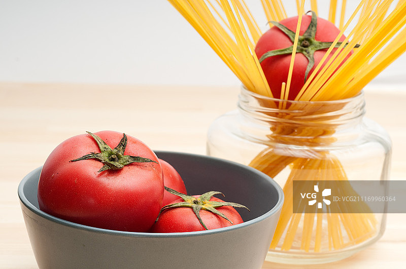 新鲜番茄和意大利面图片素材