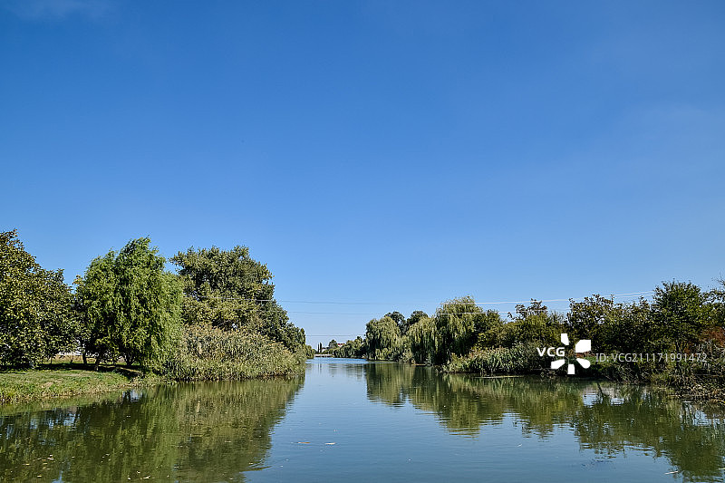 波尔塔瓦Yerik。景观河流，水和树。图片素材