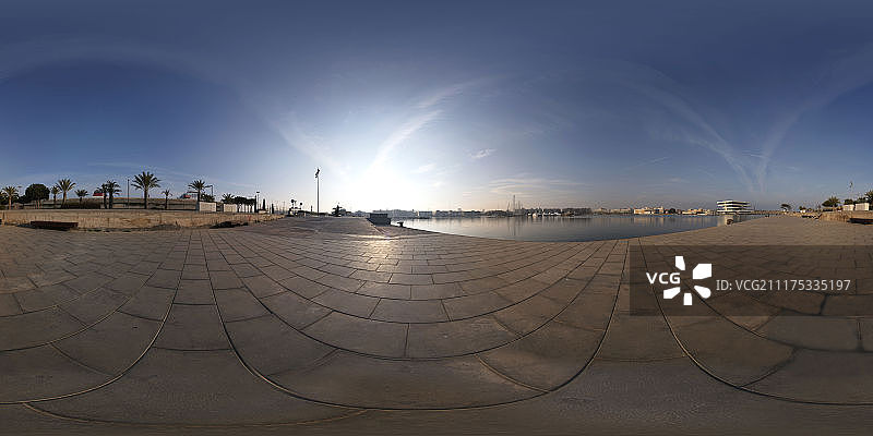 360°HDRI显示的是西班牙瓦伦西亚的港口区域图片素材