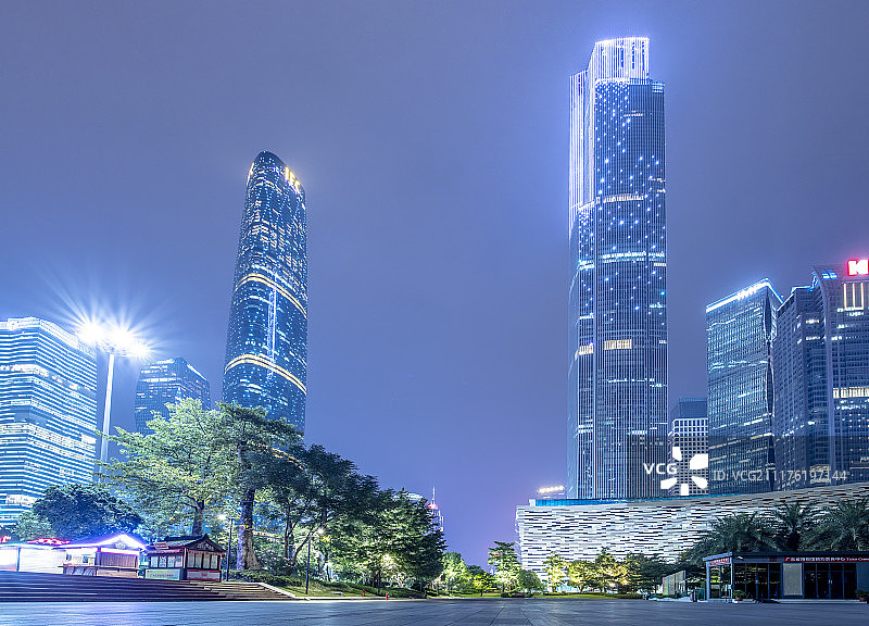 广州CBD花城广场夜景高楼图片素材