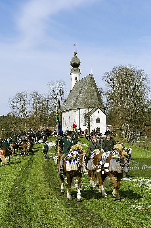 乔治里特，骑马纪念圣乔治，埃滕多夫女儿教堂后面，特劳恩斯坦，萨尔贝格，德国，欧洲图片素材