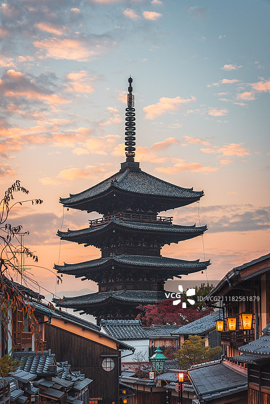 日本八坂塔日落图片素材