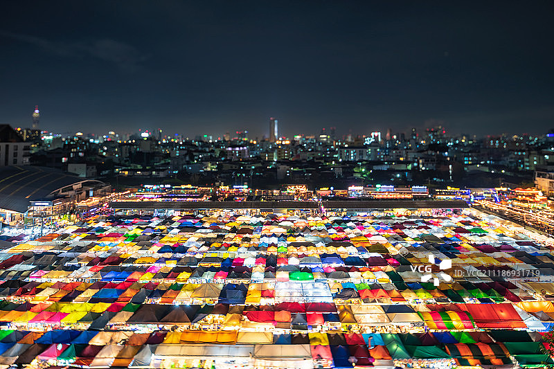 泰国曼谷拉差达火车夜市高视角图片素材