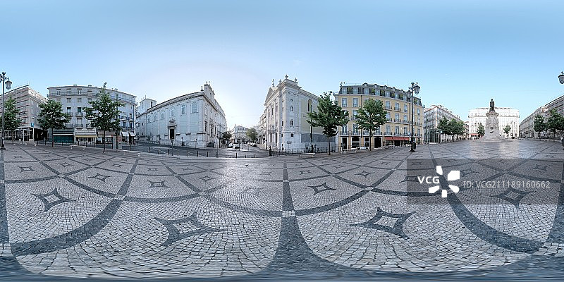 360掳 HDRI showing a cobbled square with classical architecture in Lisbon, Portugal图片素材