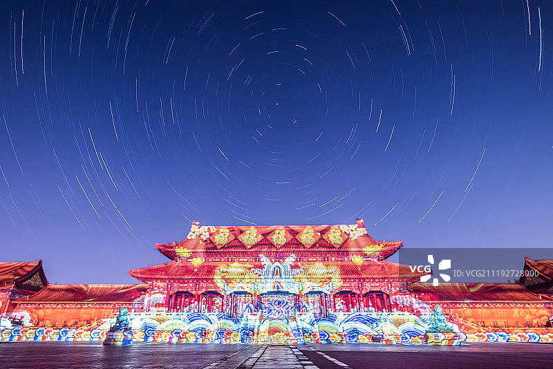 北京故宫太和殿夜景灯光星轨图片素材