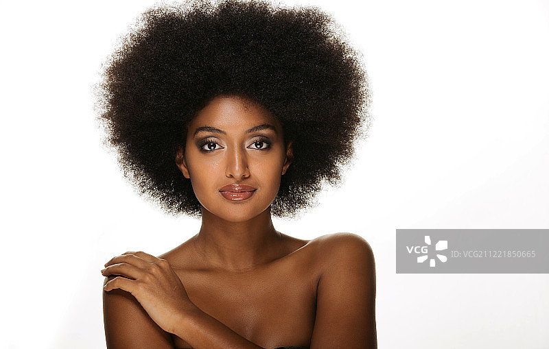美丽的非洲式发型的女人图片素材