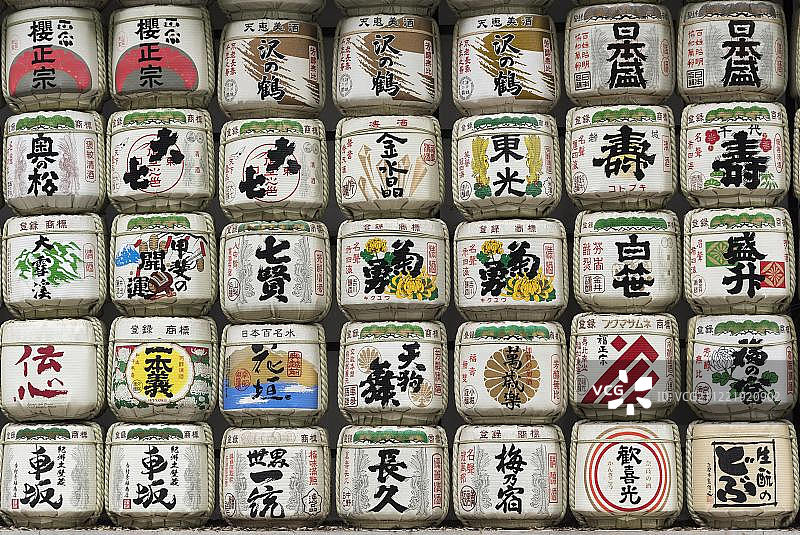 日本东京，亚洲，明治神宫的清酒桶图片素材
