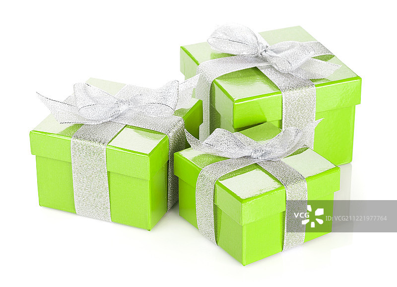 三个绿色礼盒与银丝带和蝴蝶结图片素材