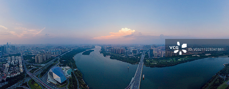 辽宁沈阳浑河桥南岸城市风光图片素材