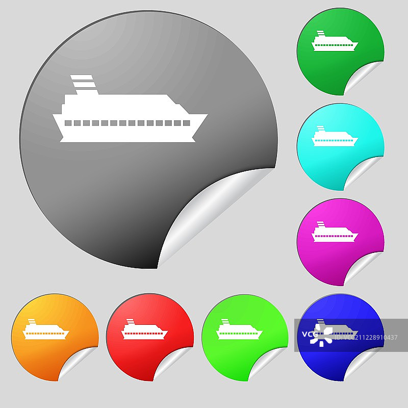 邮轮海船图标标志。八套多色圆扣、贴纸。向量图片素材