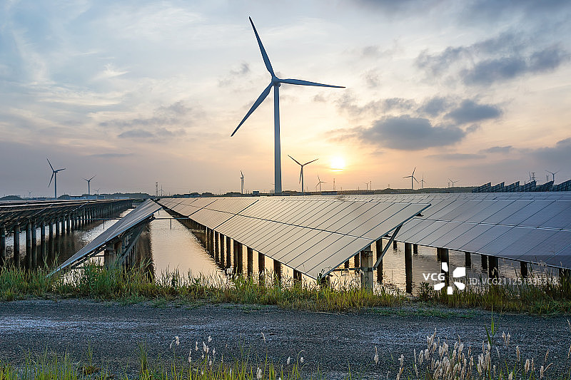 光伏太阳能和风能发电设备图片素材