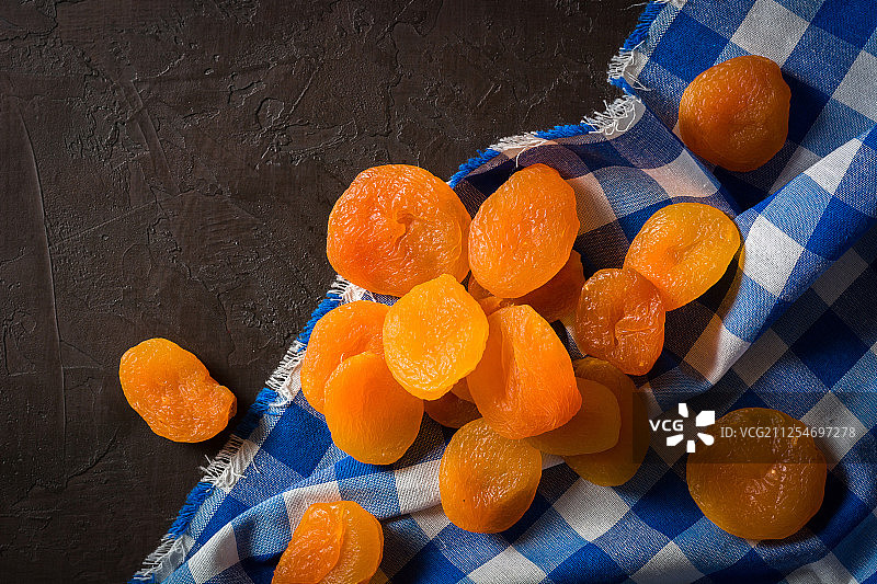 健康的杏干采购，为未来长期储存在食品中的维生素补充剂图片素材