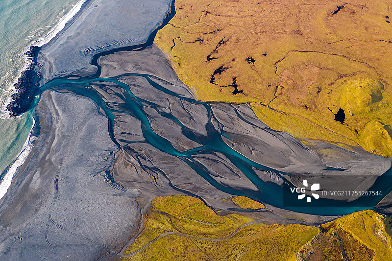 航拍冰岛冰川入海线条图片素材