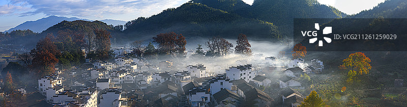 婺源石城秋天的晨雾图片素材
