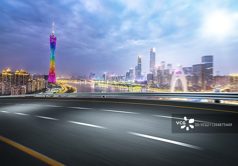 广州市CBD天际线城市高楼建筑高速公路马路汽车广告背景素材图图片素材