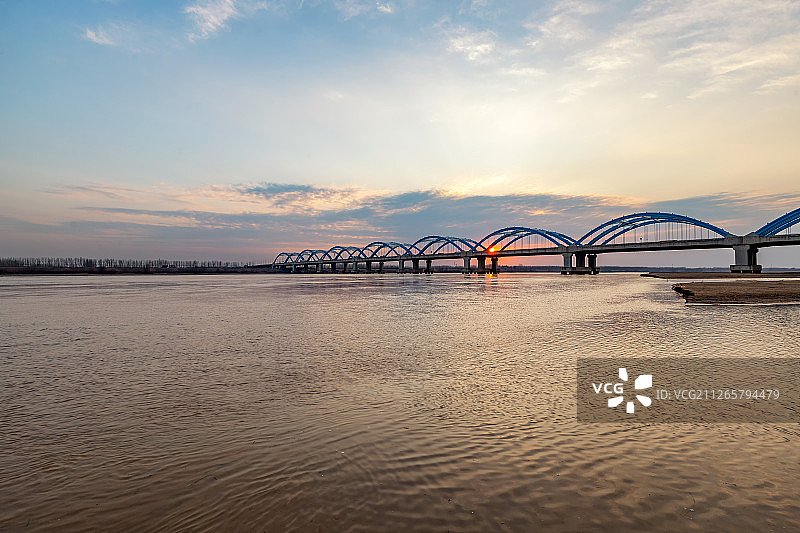 黄河上的铁路公路大桥图片素材