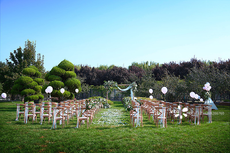 草坪婚礼图片素材