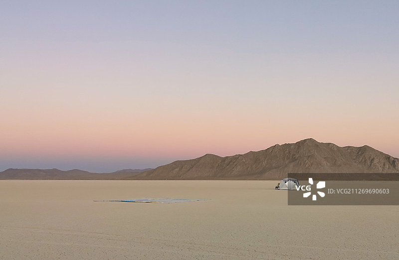 美国内华达州黑岩沙漠的帐篷图片素材