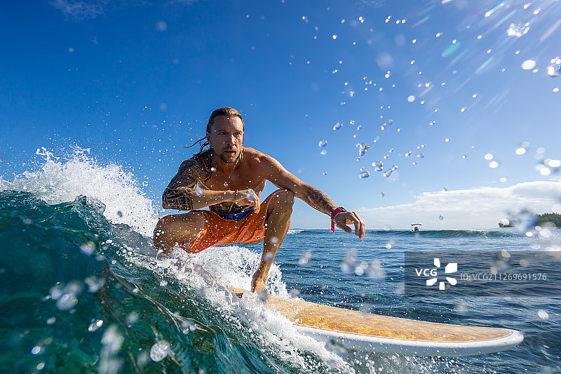男子冲浪，小格斯诺耶尔，毛里求斯图片素材