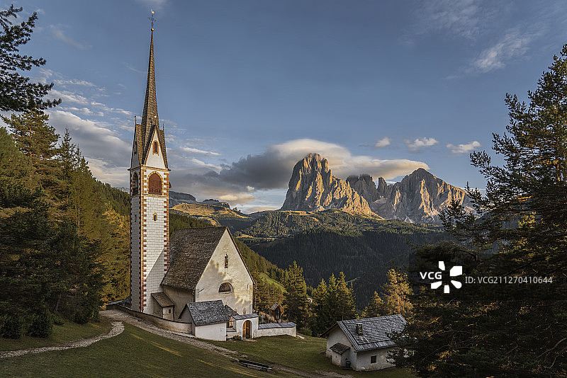 意大利博尔扎诺多洛米蒂山圣雅各布教堂图片素材
