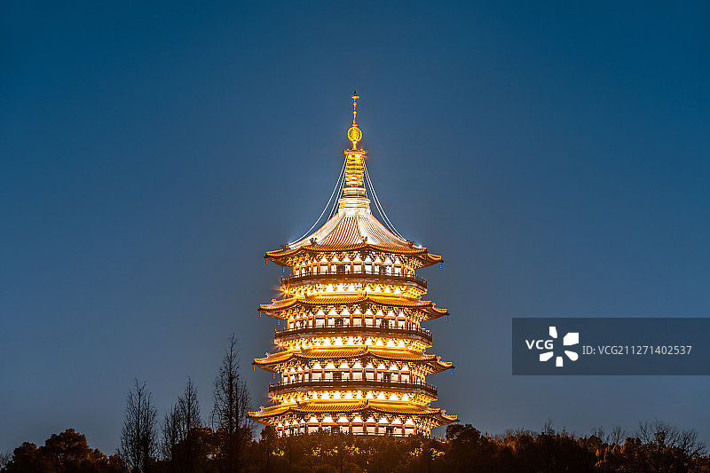 杭州西湖雷峰塔夜景图片素材