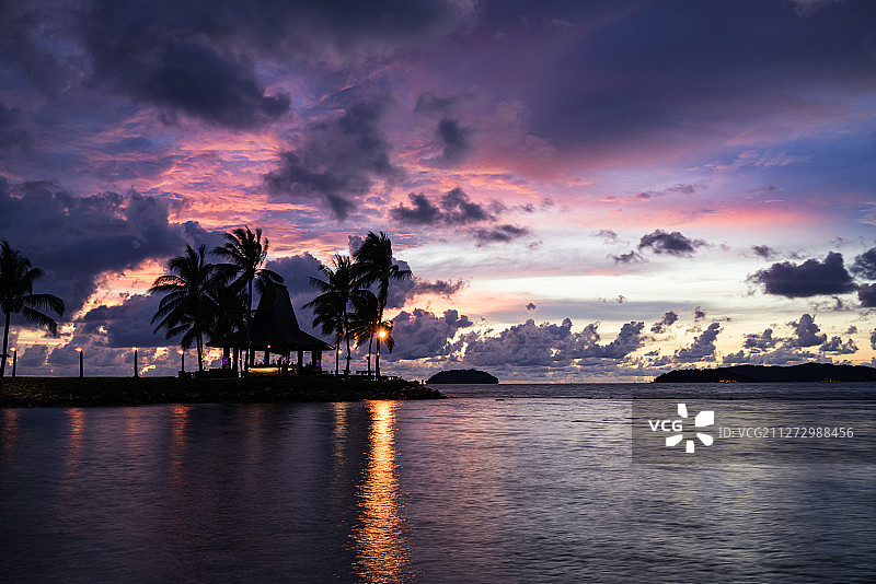 世界三大最美日落-丹绒亚路海滩日落图片素材
