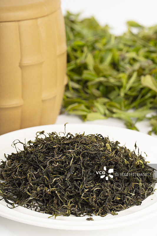 制作茶的不同步骤：选茶-炒茶-揉捻-火焙图片素材
